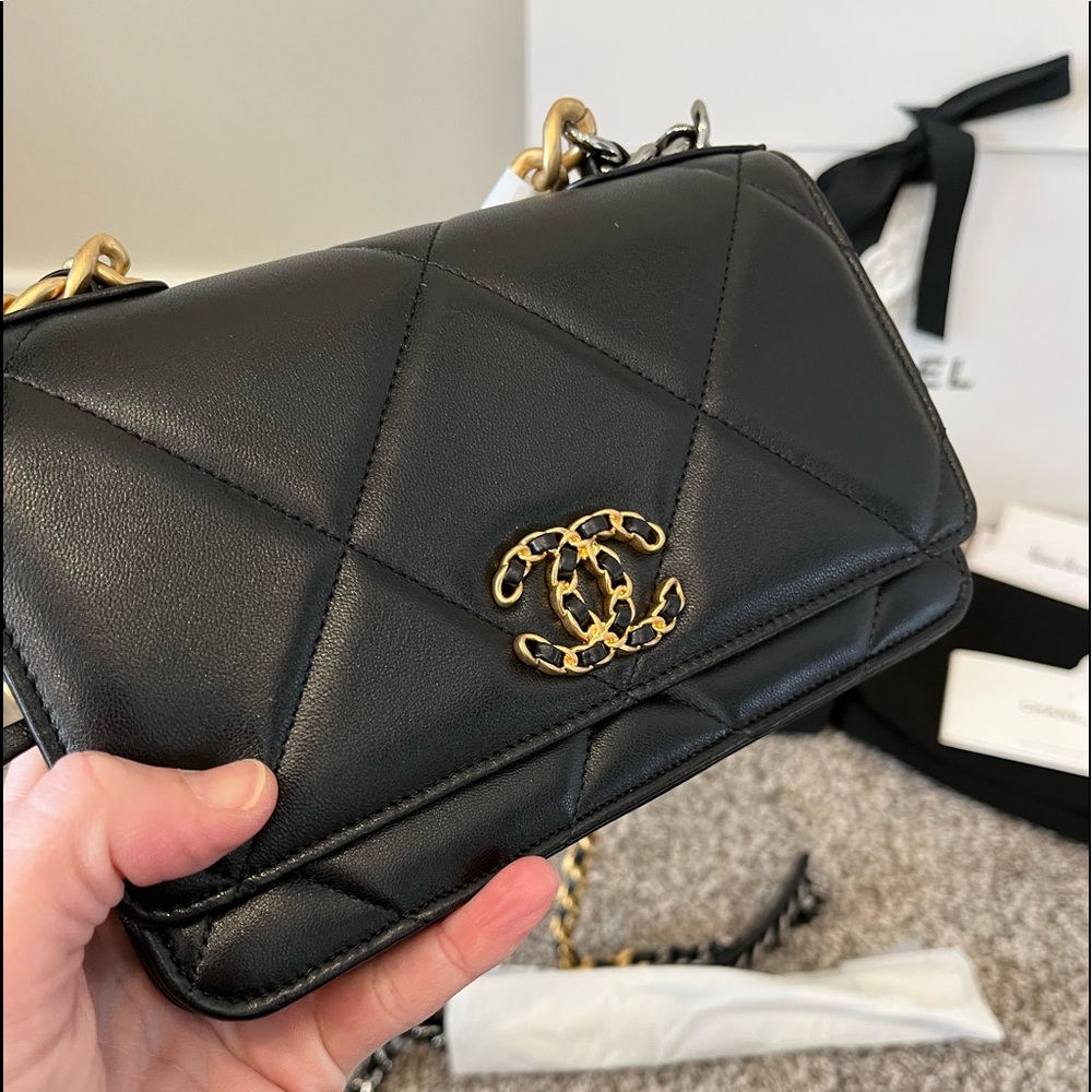 ❌SOLD❌  ❤️Host Pick!🥳 CHANEL 22P Black Lambskin 19 WOC bag - NEW with RECEIPT - Picture 11 of 17